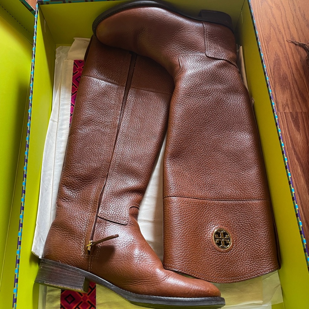 Tory Burch boots 🤎